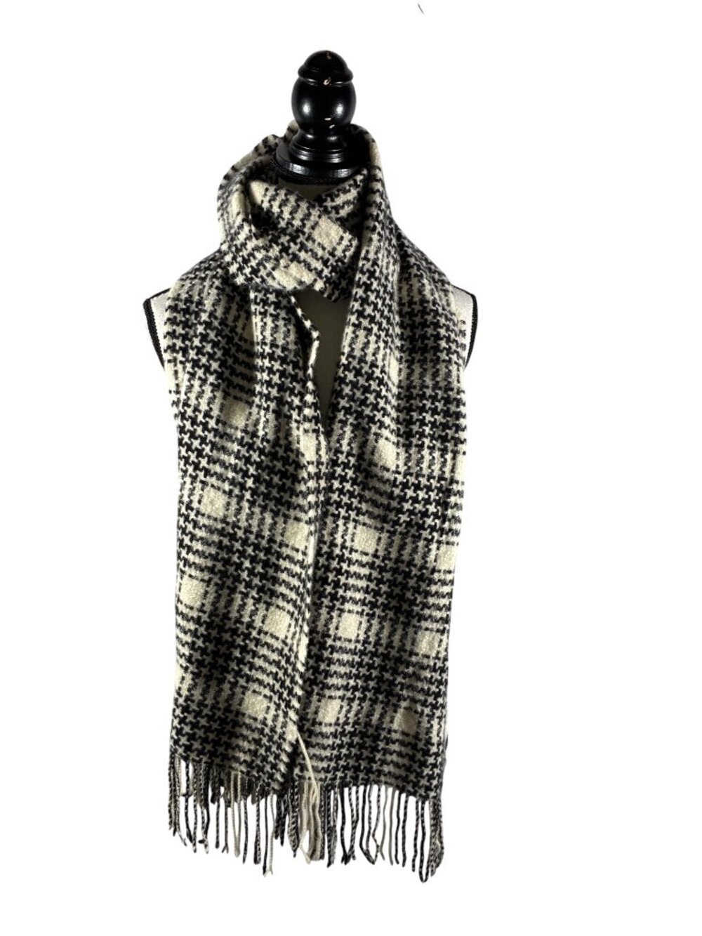 Nordstrom 100% Cashmere fuzzy soft Black & White Plaid Scarf wrap Fringe